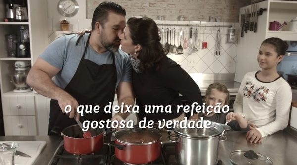 Prazer de cozinhar para quem se ama é destaque em novo vídeo de Sazón®
